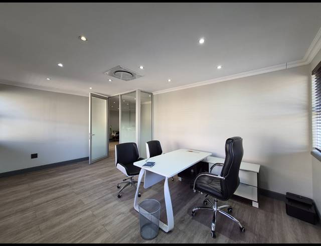 174M² OFFICE TO LET IN DUNKELD WEST